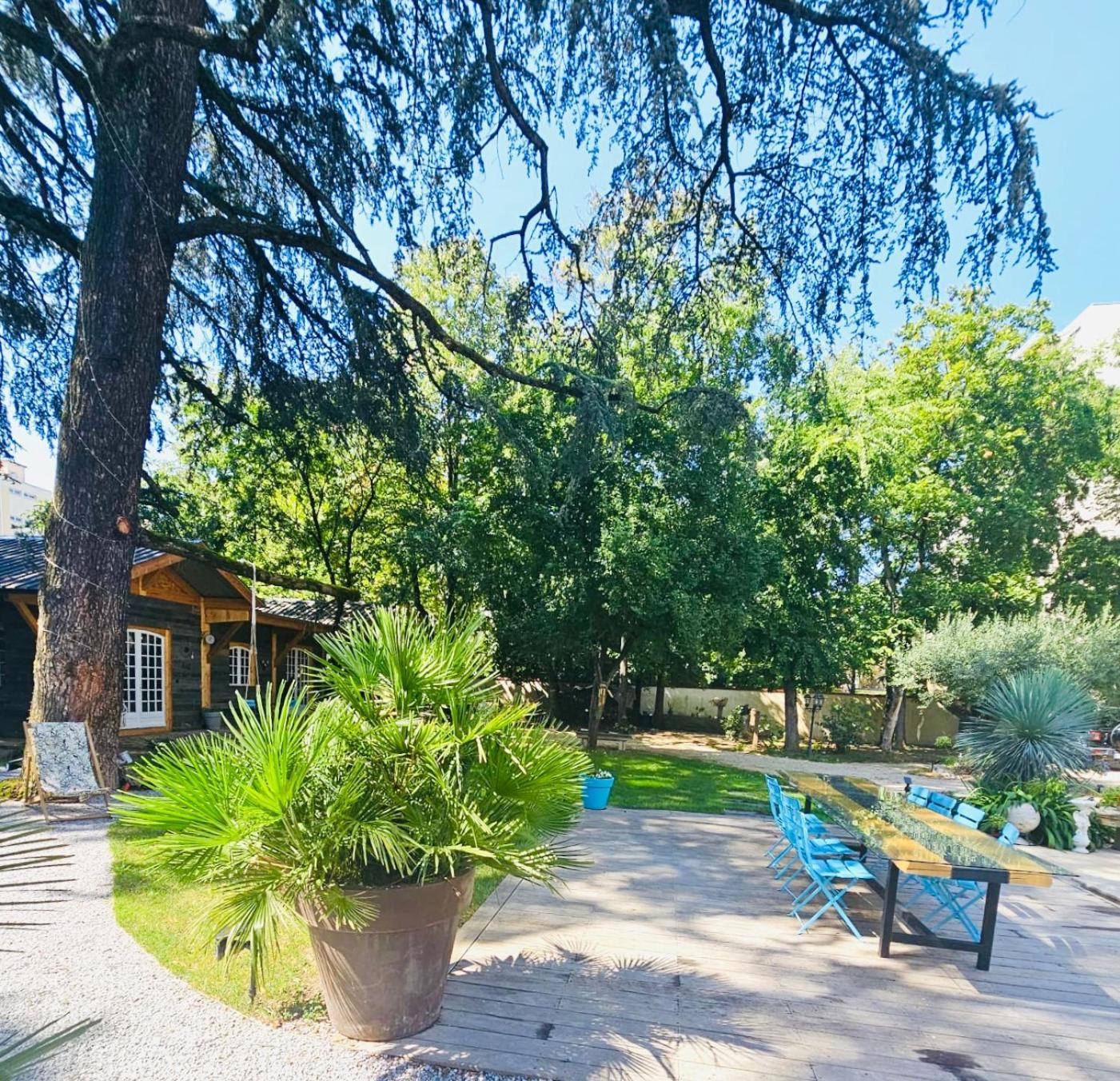 Chateau Grandclement Lyon Villeurbanne Niveau Rdc - Tresor Cache En Ville Avec Vue Piscine Et Parc Exterior foto