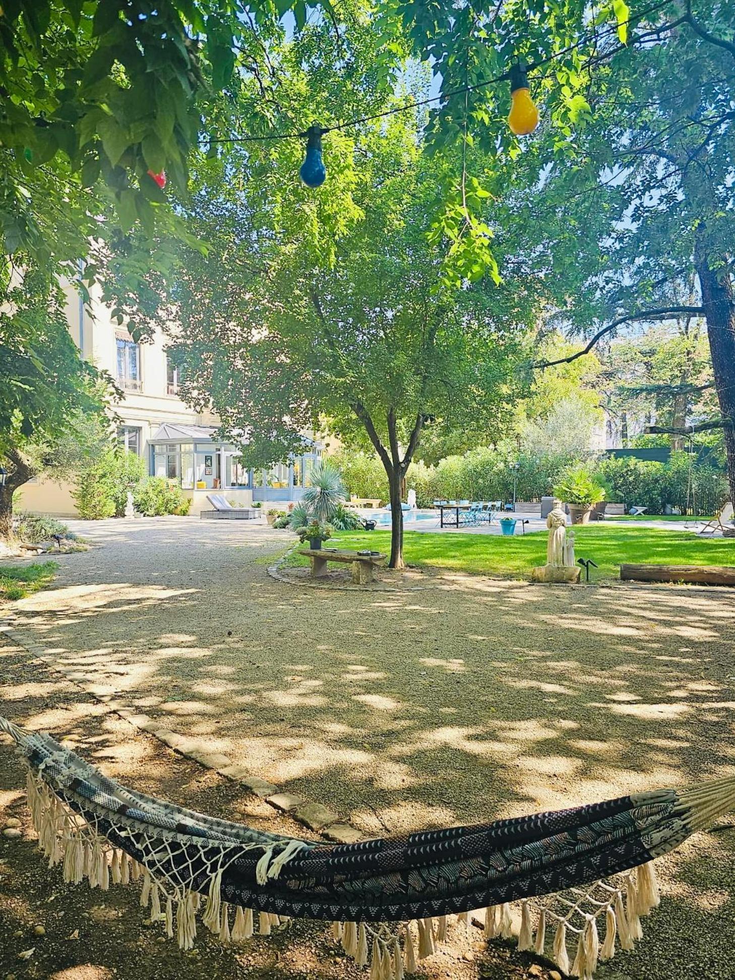 Chateau Grandclement Lyon Villeurbanne Niveau Rdc - Tresor Cache En Ville Avec Vue Piscine Et Parc Exterior foto